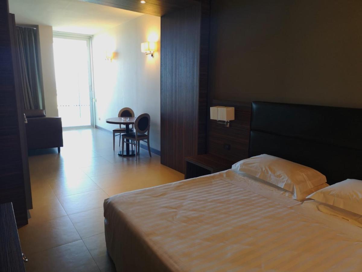 Waldorf Suite Hotel Rimini Esterno foto